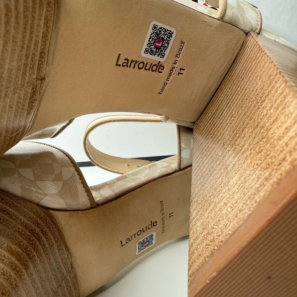 Larroudé Vanessa Platform Sandal in Saffiano Leather Dual Patent Beige 11M NIB